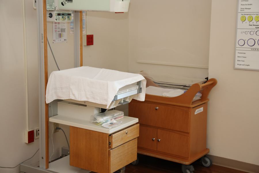 Hydrotherapy labor tub room