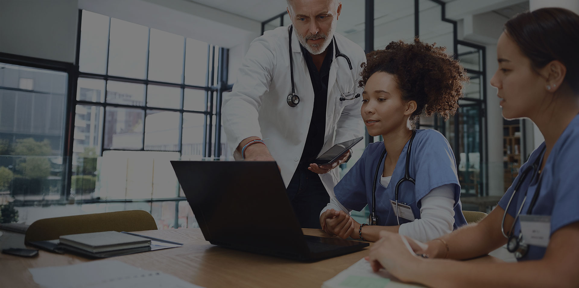 Attending physician teaching residents